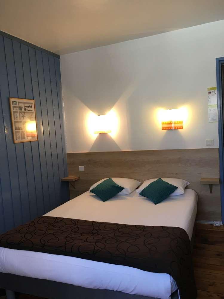 Brit Hotel Des Halles Concarneau Room photo