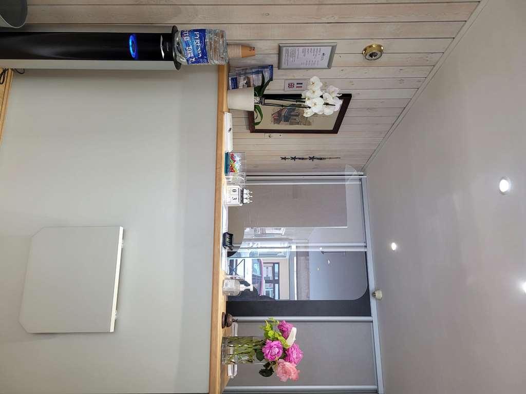 Brit Hotel Des Halles Concarneau Interior photo
