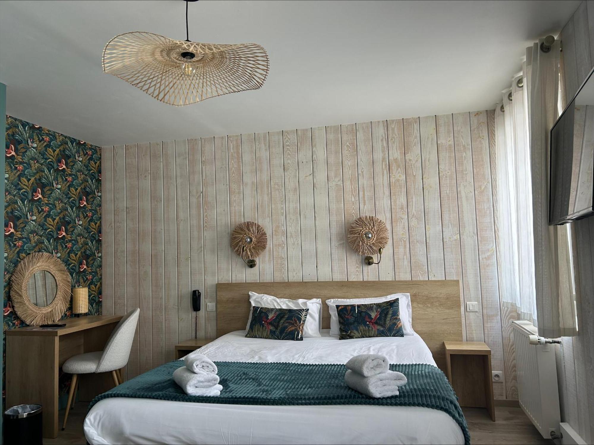 Brit Hotel Des Halles Concarneau Room photo